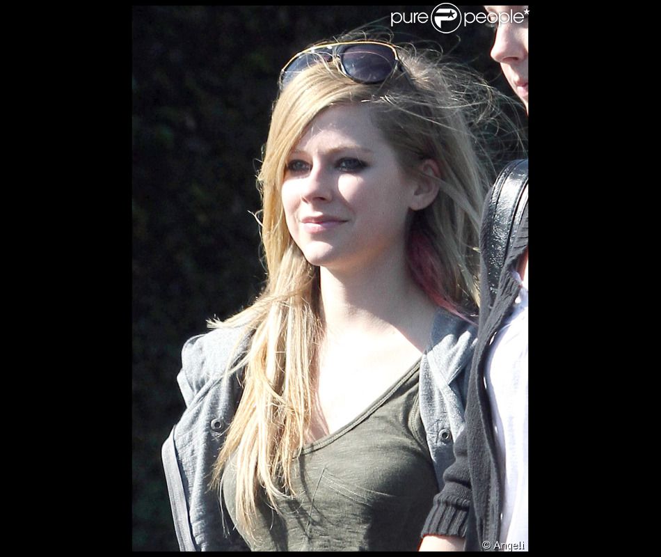 Avril Lavigne, qui vient de sortir sa nouvelle fragrance, est aperçue