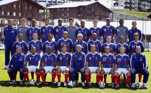 Thierry Henry et Eric Abidal, deux des "anciens" du groupe France du Mondial 2010, vont s'exprimer sur la crise terrible de l'équipe...
