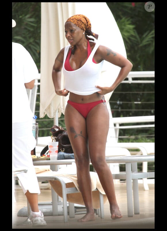 Mary J. Blige en vacances à Miami le 22 juin 2010
