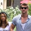 Miley Cyrus et Liam Hemsworth, promenade en amoureux dans les rues de Toluca Lake le 26 juin 2010.