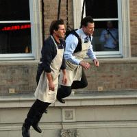 Regardez Tom Cruise jouer à Superman en tablier... pour sauver son film !