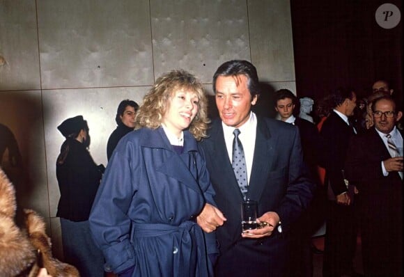 Mireille Darc et Alain Delon, en 1989
