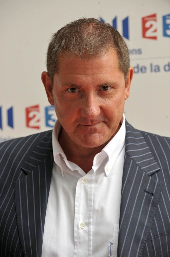 Yves Calvi rejoint RTL, station qui l'avait courtisé en 2008, à la rentrée 2010, pour des interviews matinales...