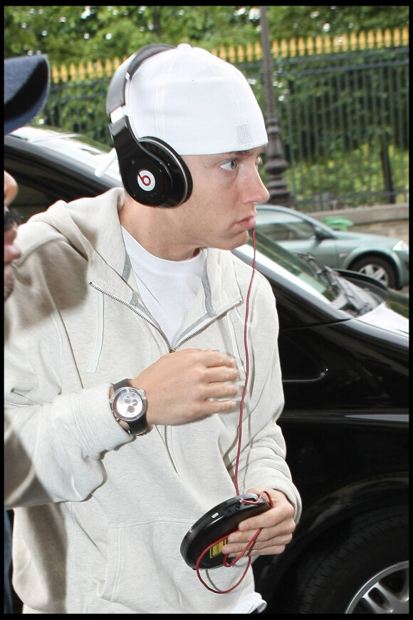 Eminem, le seul rappeur à encore utiliser un discman...