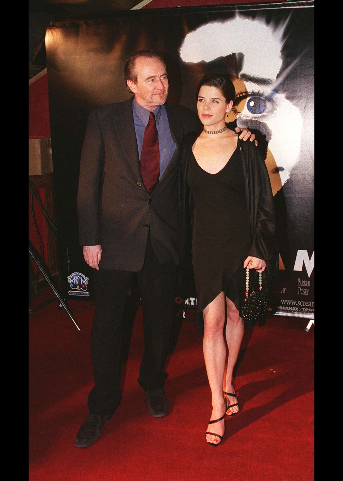 Photo : Wes Craven et Neve Campbell présentent Scream 3 à Paris, avril ...