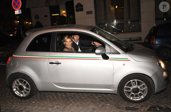 Clotilde Courau et son mari Emmanuel Philibert de Savoie roulent pour l'Italie, le 23 juin 2010