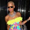 Amber Rose, vêtue d'une tenue 100% fluo, sort de son hôtel new-yorkais, vendredi 2 juillet.
