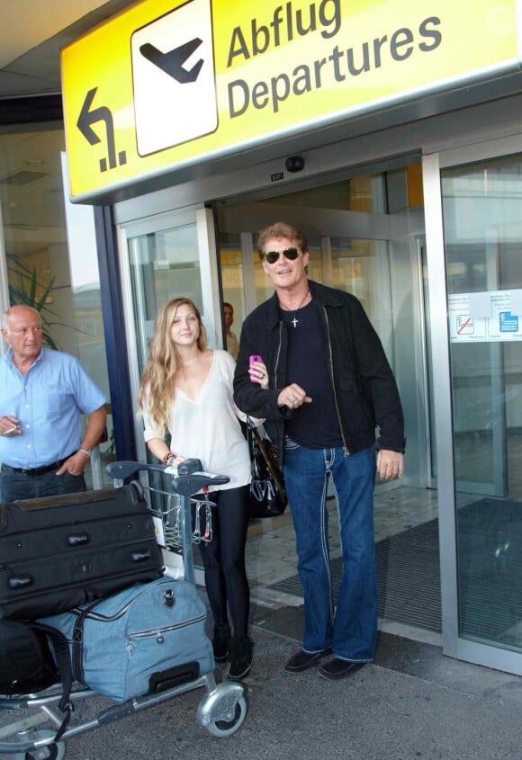 David Hasselhoff et sa fille Taylor à l'aéroport de Vienne en Autriche le 3 juillet 2010 