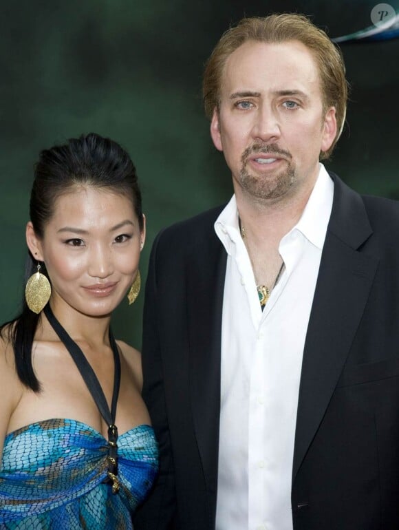 Nicolas Cage et Alice Kim à l'occasion de l'avant-première de L'apprenti sorcier, au New Amsterdam Theatre, à New York, le 6 juillet 2010.
