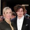 Sam Taylor-Wood enceinte et Aaron Johnson posent avant les National Movie Awards britanniques en mai 2010