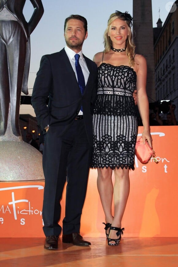 Jason Priestley et son épouse Naomi à la cérémonie de clôture du Festival de fiction de Rome, le 10 juillet 2010.
