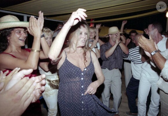 Brigitte Bardot danse