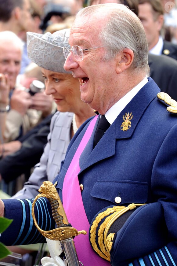 Le 21 juillet 2010, la famille royale de Belgique (photo : le roi Albert II et la reine Paola) prend part à la Fête nationale