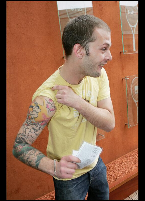Nicolas Duvauchelle expose ses tatouages à Roland-Garros en 2007