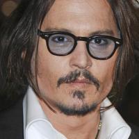 Regardez Johnny Depp et la craquante Isla Fisher... changer littéralement de peau !
