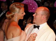 Le prince Albert et sa Charlene, majestueux, ont amoureusement ouvert le bal du 62e gala de la Croix Rouge...