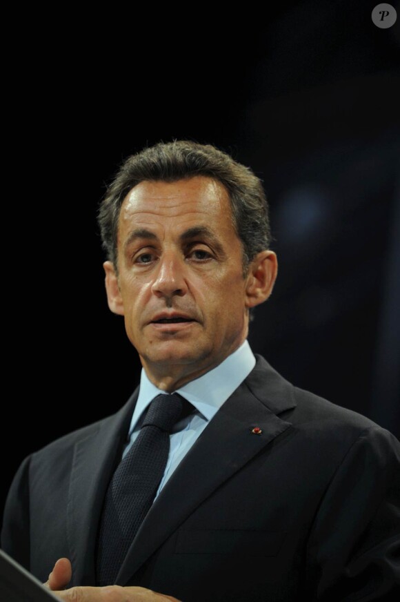 Nicolas Sarkozy est incarné par Denis Podalydès.