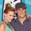 Hilary Duff et Mike Comrie posent lors de cérémonie de Teen Choice Awards à Los Angeles en août 2010