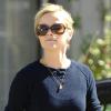 Reese Witherspoon quitte le salon de beauté Neil George à Beverly Hills le 19 août 2010