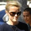 Reese Witherspoon quitte le salon de beauté Neil George à Beverly Hills le 19 août 2010