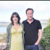 Le premier ministre anglais David Cameron et son épouse Samantha, enceinte, en vacances à Cornouailles le 22 août 2010