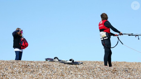 Beatrice d'York supporte son boyfriend Dave Clark lors du départ de sa traversée de la Manche en kitesurf. 24/08/2010