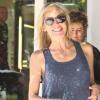 Sharon Stone à la sortie de chez le coiffeur à Los Angeles