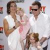 Brooke Shields et son mari Chris Henchy en compagnie de leurs deux filles en avril 2010 à Los Angeles