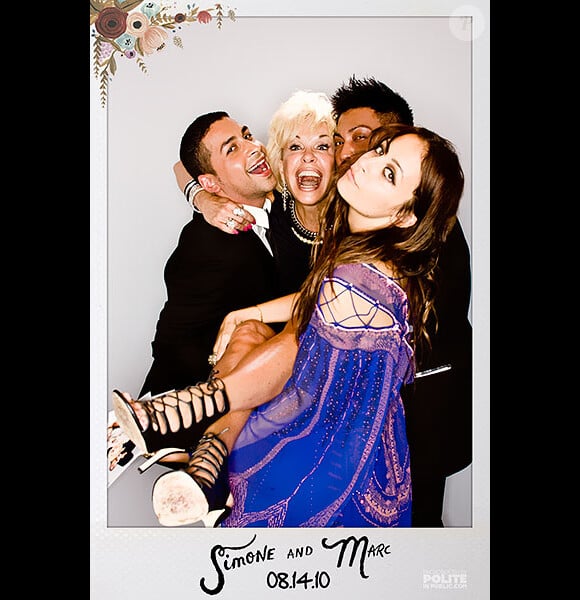 Nicole Richie pose pour des photos drôles au mariage de son amie la styliste Simone Harouche et  Marc Bretter
