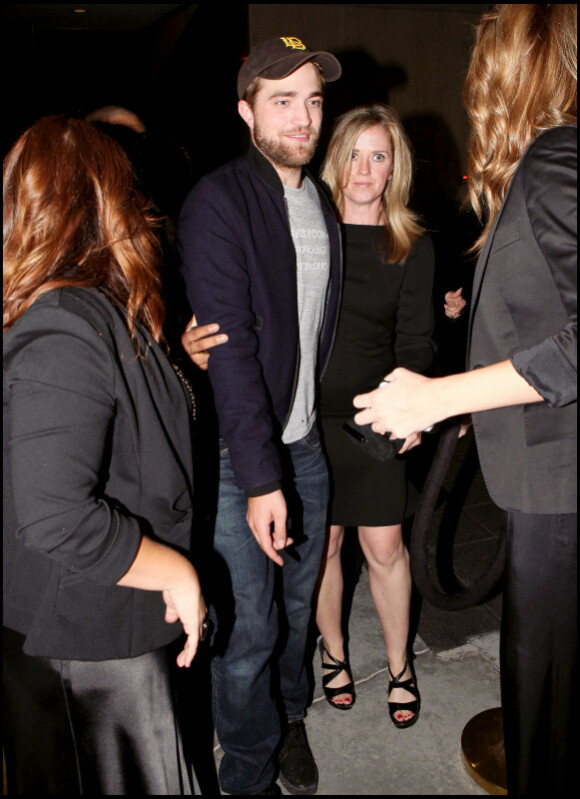 Robert Pattinson se rend à la soirée post-Emmy Awards à Los Angeles le 29 août 2010 avec son agent Stephanie Ritz