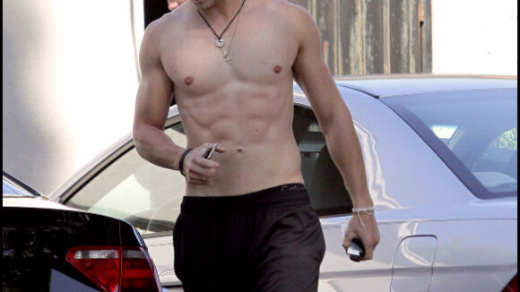 Kellan Lutz, le vampire de Twilight, totalement nu... ou presque ! Hot !