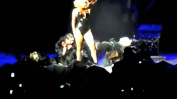 Regardez la réaction de Lady Gaga lorsqu'une bagarre éclate à son concert !