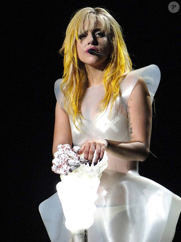 Lady Gaga sur scène, Los Angeles, 11 août 2010