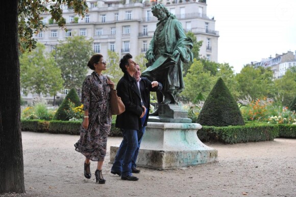 Eva Mendes dans les rues de Paris, le 8 septembre 2010