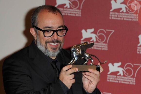 Le jury de la 67e Mostra de Venise, présidé par Quentin Tarantino, a décerné à Sofia Coppola le Lion d'Or pour le film Somewhere, porté par le duo d'acteurs Stephen Dorff-Elle Fanning. Alex de la iglesia a reçu le Lion d'argent.