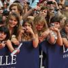 Zac Efron présente son film Charlie St. Cloud au festival de Deauville, samedi 11 septembre. Les adolescentes sont venues en nombre pour l'apercevoir.