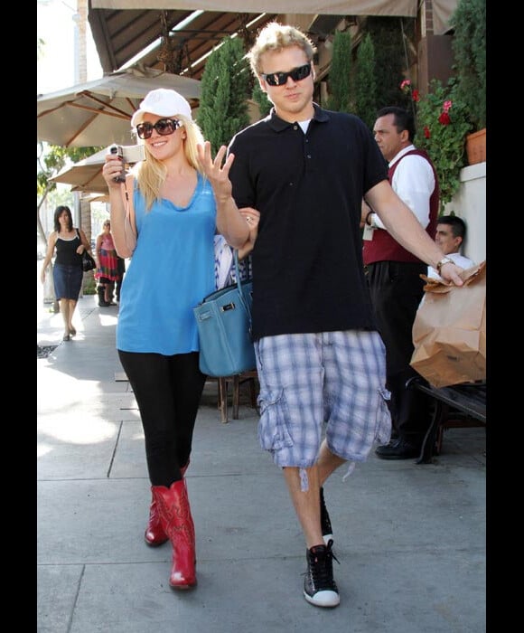Spencer Pratt et Heidi Montag, à l'époque de leur pseudo-bonheur, se promènent dans les rues de Los Angeles, en novembre 2009