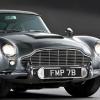 La fameuse Aston Martin DB5 de James Bond, mise en vente en septembre 2010, et dont la vente à rapporter 414 500 euros.