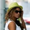 Beyoncé... simplement parfaite, et son borsalino acidulé est juste trop "in" !