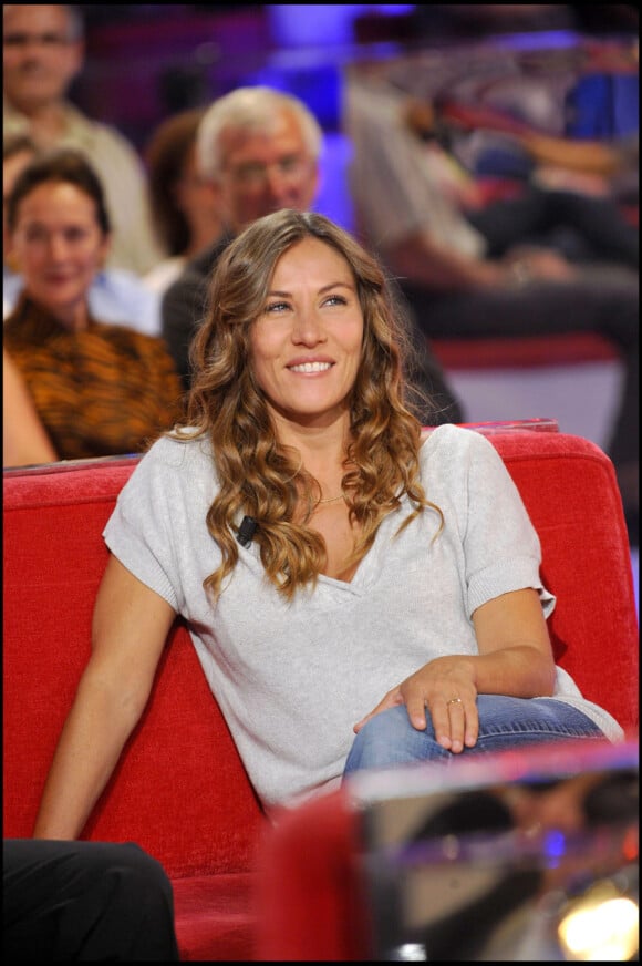 Mathilde Seigner lors de l'enregistrement de l'émission Vivement Dimanche le 15 septembre 2010