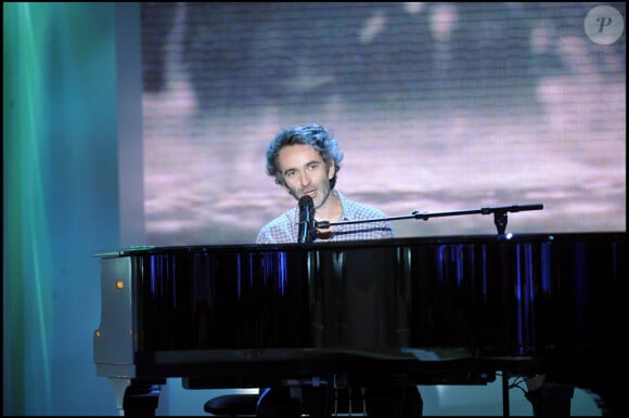 Vincent Delerm lors de l'enregistrement de l'émission Vivement Dimanche le 15 septembre 2010