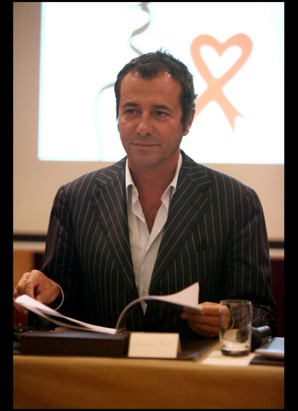 Bernard Montiel lors de la conférence de presse de l'association Faire Face au Park Hyatt à Paris le 20 septembre 2010.