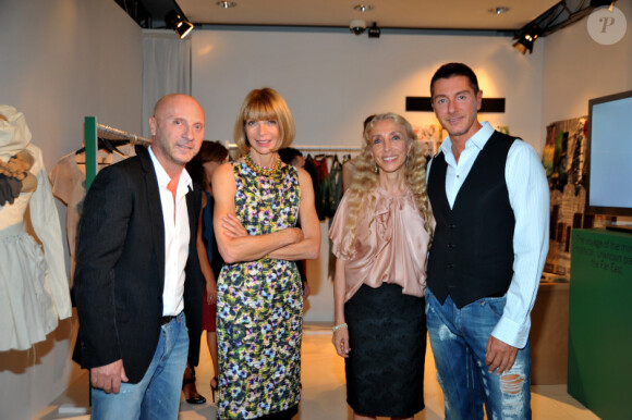Anna Wintour en grande forme aux côtés des designers Dolce & Gabbana lors de la grande soirée donnée par Anna Wintour à Milan pour la Fashion Week le 22/09/10