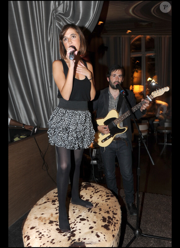 Victoria Bedos et Olivier Closmedeuc de Vicky Banjo lors du concert dans le club L'Arc à Paris le 22 septembre 2010