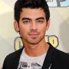 Joe Jonas, membre des Jonas Brothers, pourrait rejoindre le casting du projet télé de Tom Hanks. 