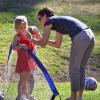 Jennifer Garner emmène sa fille Serpahina voir un match de foot avec Violet (Brentwood, 25 septembre 2010)