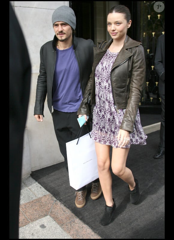 Miranda Kerr et son mari Orlando Bloom à Paris, le 30 septembre 2010
