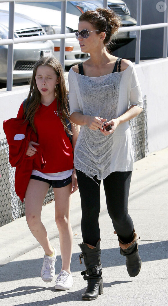 Kate Beckinsale amène sa fille  Lily Sheen (1er octobre 2010, Los Angeles)