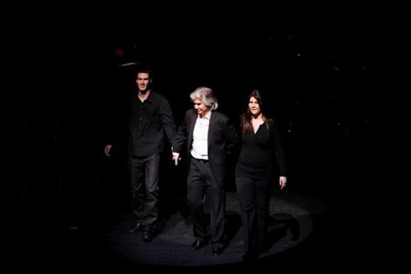 Gabriel, Daniel et Emmanuelle Guichard sur la scène de l'Olympia le 7 février 2010
