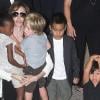 Angelina Jolie et ses enfants Zahara, Shiloh, Maddox et Pax